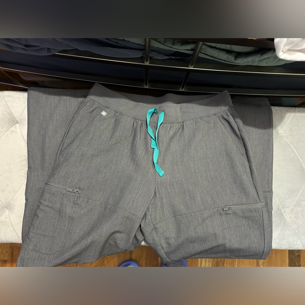 Figs scrub pants lightly used size M